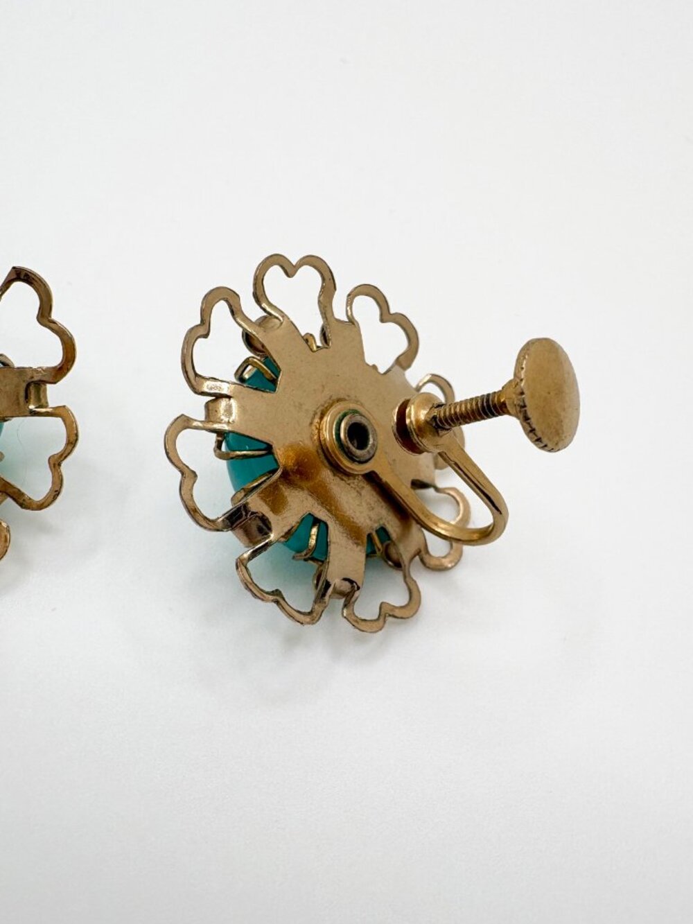 Vintage 1950s Turquoise Moonglow Lucite Earrings Gold Tone Floral Screw Back - Picture 3 of 4